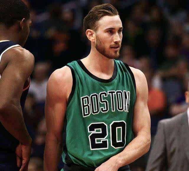 他立即成为 他立即成为